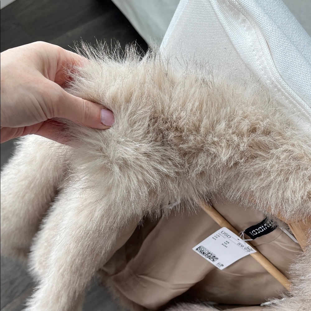 Faux Fur Cropped Jacket - Beige - Picture 4 of 14